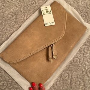 STELLA CROSSBODY ENVELOPE ZIP CLUTCH